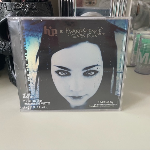 Evanescence Fallen Exclusive HipDot Cosmetics Eyeshadow Palette - Picture 6 of 10